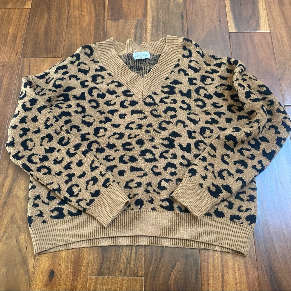Adora Boutique Trendy Animal Print Sweater Size Small:  Cozy & Fun!! V Neck